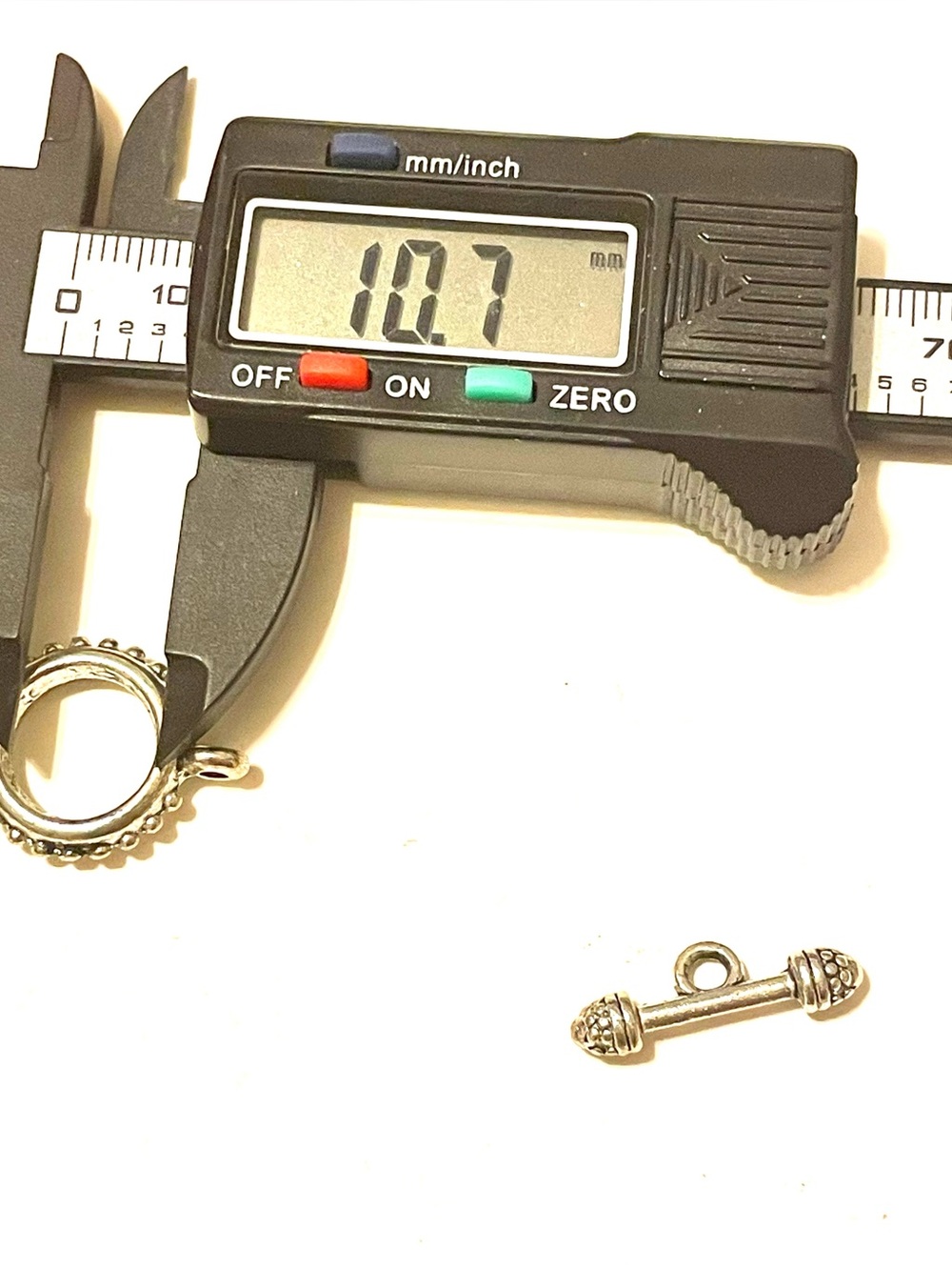 9 Silver Toggles - Picture 3 of 4